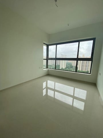 Room in 2 BHK Apartment at Kalpataru Paramount, Kapur Bawdi – for Rent