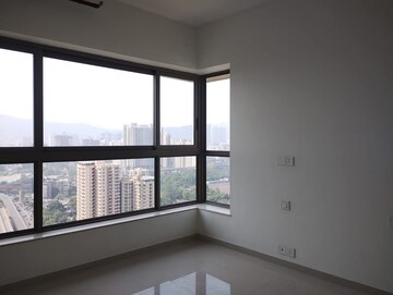 Room in 2 BHK Apartment at Kalpataru Paramount, Kapur Bawdi – for Rent