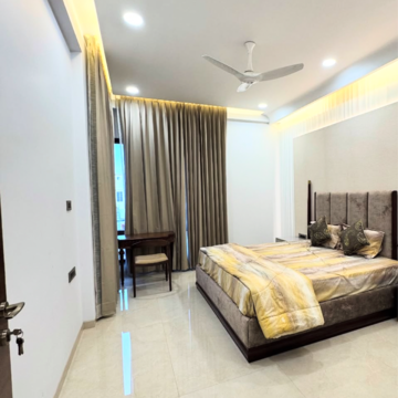 Bedroom in 4 BHK Apartment at Kandivali West – for Rent