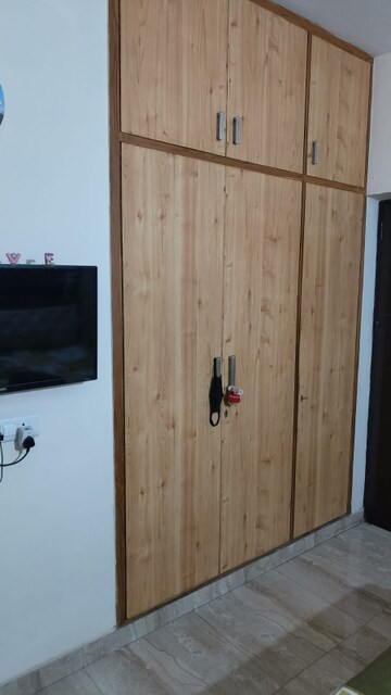 Furnished Amenities in 3 BHK Builder Floor at SAS Tower, Sector 38 – for Rent