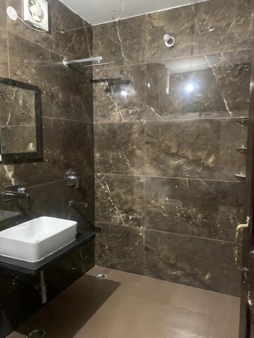 Bathroom in 3 BHK Builder Floor at Old DLF Colony, Sector 14 – for Rent