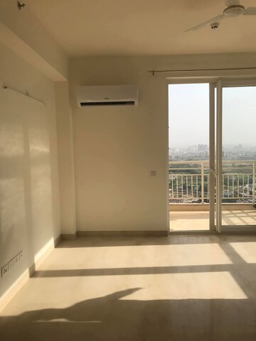 Room in 3 BHK Apartment at Puri Emerald Bay, Sector 104 – for Rent