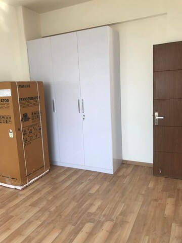 Room in 3 BHK Apartment at Puri Emerald Bay, Sector 104 – for Rent