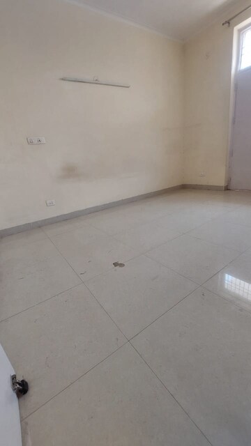 Room in 2.5 BHK Builder Floor at Sector 84 – for Rent