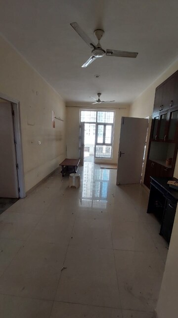 Living Room in 2.5 BHK Builder Floor at Sector 84 – for Rent