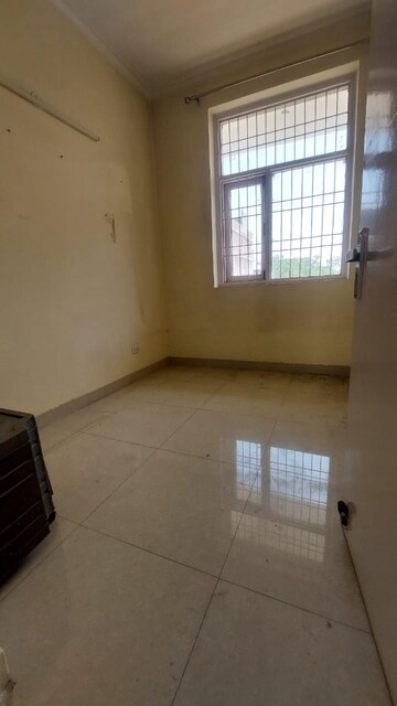 Room in 2.5 BHK Builder Floor at Sector 84 – for Rent