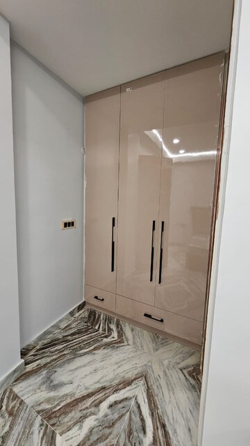 Furnished Amenities in 2 BHK Builder Floor at RWA Residential Society, Sector 40 – for Rent