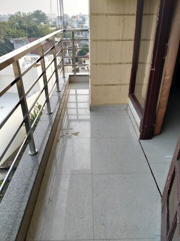 Balcony in 1 BHK Builder Floor at RWA Residential Society, Sector 40 – for Rent