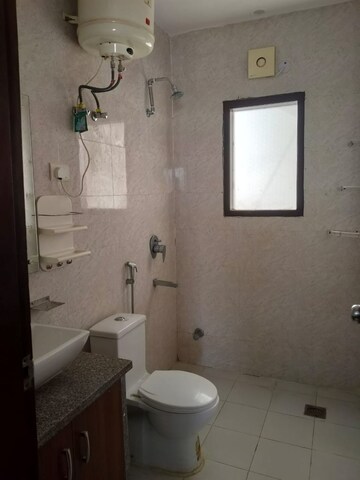 Bathroom in 1 BHK Builder Floor at RWA Residential Society, Sector 40 – for Rent