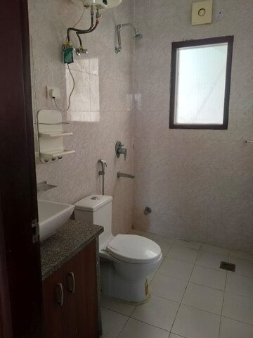 Bathroom in 1 BHK Builder Floor at RWA Residential Society, Sector 40 – for Rent