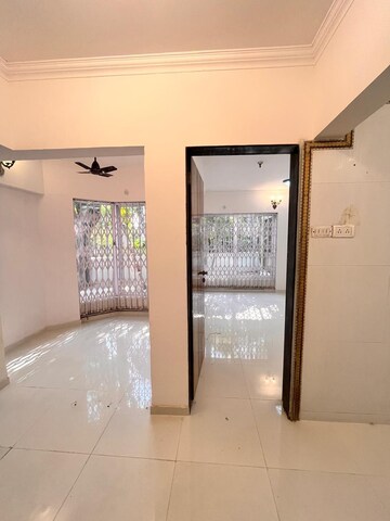 Room in 4 BHK Villa at Goregaon East – for Rent