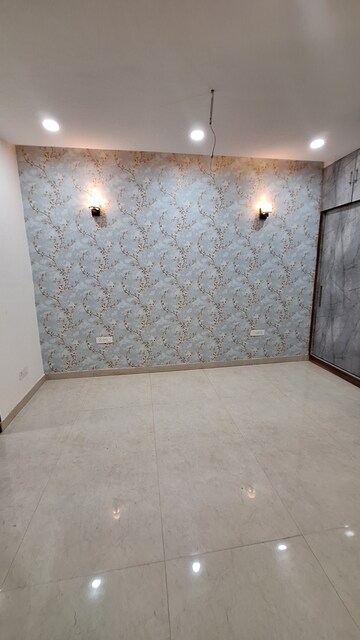 Room in 4 BHK Independent House at Sunny Enclave – for Sale