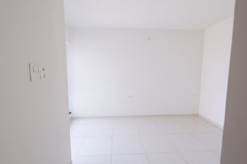 Room in 1.5 BHK Apartment at Godrej Emerald, Ghodbunder Road – for Sale