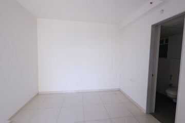 Room in 1.5 BHK Apartment at Godrej Emerald, Ghodbunder Road – for Sale