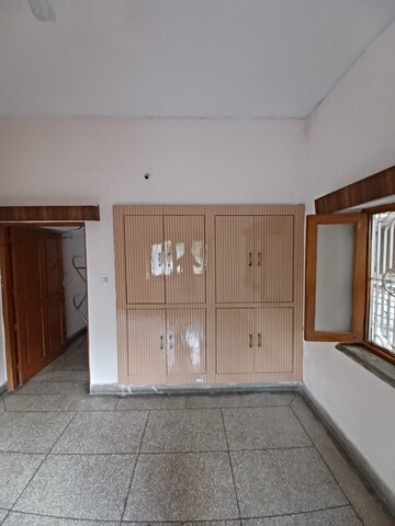Room in 2 BHK Builder Floor at Gms Road – for Rent