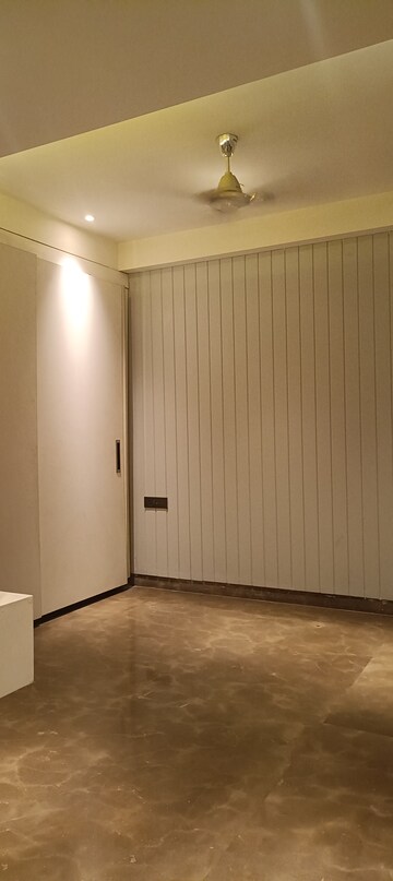 Room in 4 BHK Builder Floor at Anand Vihar – for Rent