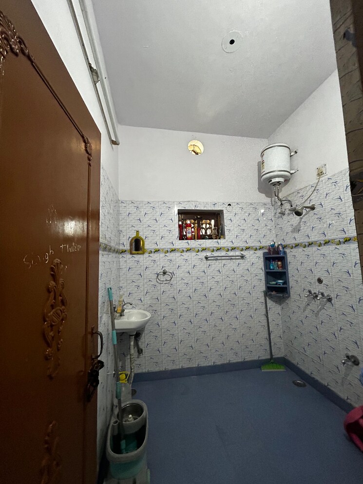 Bathroom, gms road 2 Bedroom 1700 Sq.Ft. Independent House In Gms Road Dehradun 8443464