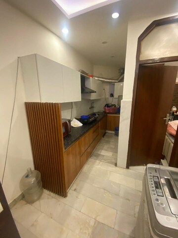 Furnished Amenities in 2 BHK Builder Floor at Lajpat Nagar – for Rent