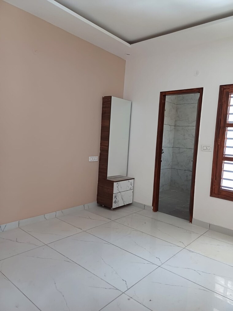 Room, guru teg bahadur nagar 3.5 Bedroom 135 Sq.Yd. Independent House In Guru Teg Bahadur Nagar Mohali 8443481