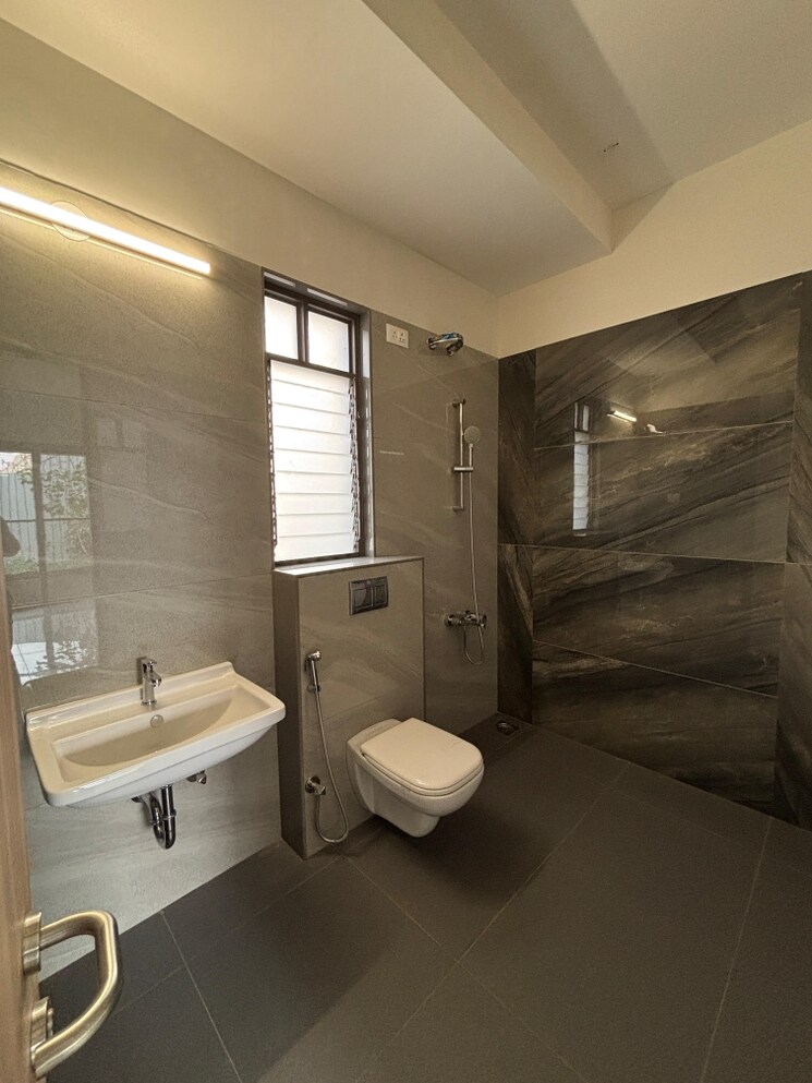 Bathroom, magarpatta-nova-elegance 2.5 Bedroom 990 Sq.Ft. Apartment In Mundhwa Pune 8443497