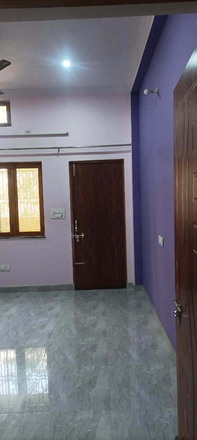 Room, gms road 3 Bedroom 2200 Sq.Ft. Builder Floor In Gms Road Dehradun 8443523