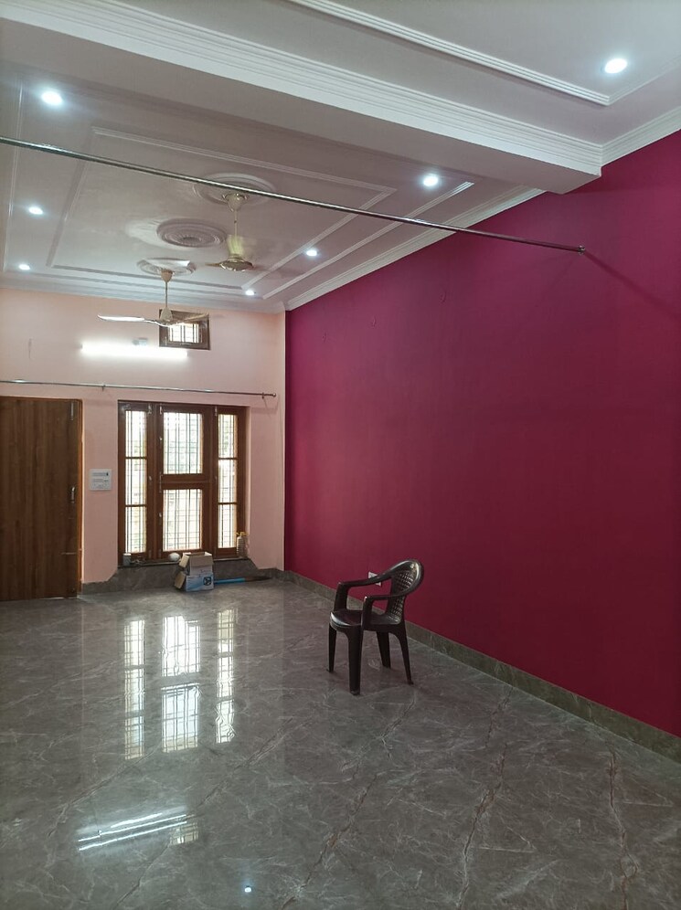 Room, gms road 3 Bedroom 2200 Sq.Ft. Builder Floor In Gms Road Dehradun 8443523