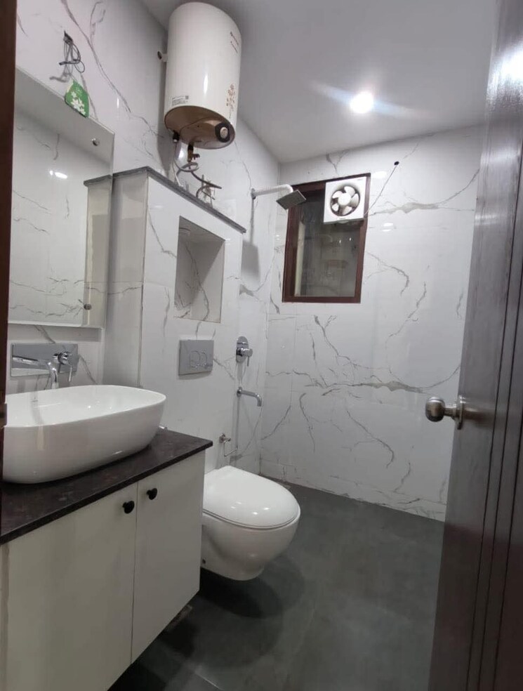Bathroom, lajpat nagar iii 3 Bedroom 2000 Sq.Ft. Builder Floor In Lajpat Nagar Iii Delhi 8443506