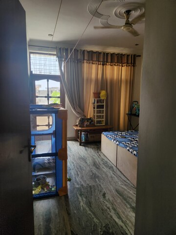 Bedroom in 3 BHK Builder Floor at Sector 40 – for Rent