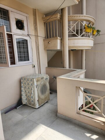 Balcony in 3 BHK Builder Floor at Sector 40 – for Rent