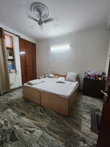 Bedroom in 3 BHK Builder Floor at Sector 40 – for Rent