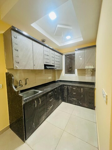 Kitchen in 3 BHK Builder Floor at Sector 40 – for Rent