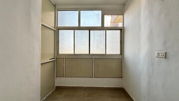 Room in 4 BHK Apartment at Supertech Cape Town, Sector 74 – for Rent