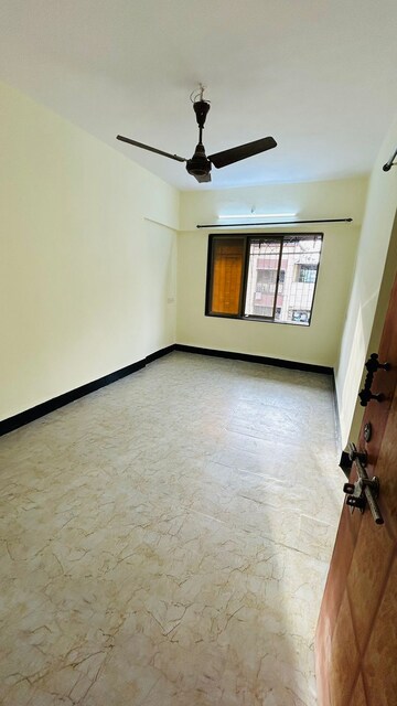 Room in 1 BHK Apartment at Vakola – for Rent