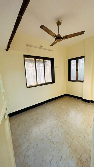Room in 1 BHK Apartment at Vakola – for Rent