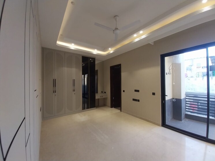 Room, east of kailash 3 Bedroom 220 Sq.Yd. Builder Floor In East Of Kailash Delhi 8443804