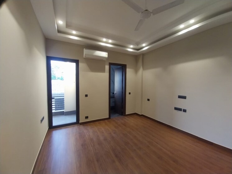 Room, east of kailash 3 Bedroom 220 Sq.Yd. Builder Floor In East Of Kailash Delhi 8443804