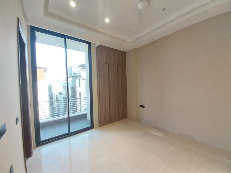 Room, east of kailash 3 Bedroom 220 Sq.Yd. Builder Floor In East Of Kailash Delhi 8443804
