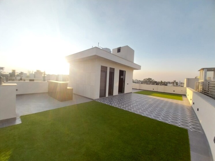 Terrace, east of kailash 3 Bedroom 220 Sq.Yd. Builder Floor In East Of Kailash Delhi 8443804