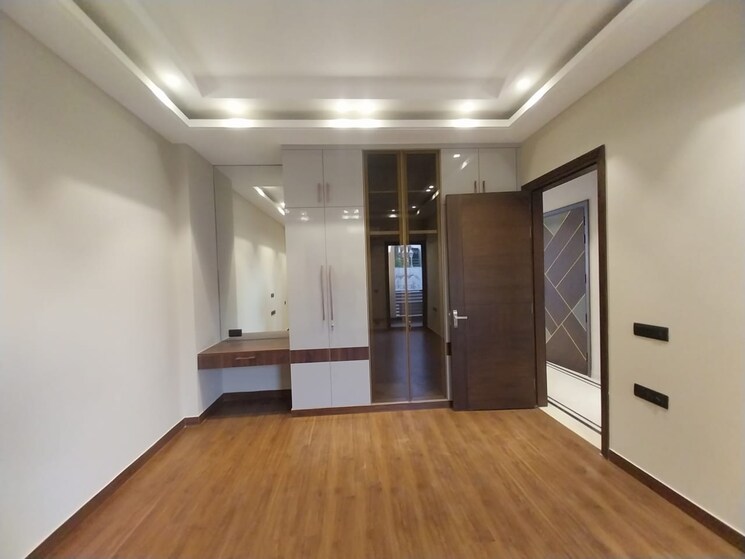 Room, east of kailash 3 Bedroom 220 Sq.Yd. Builder Floor In East Of Kailash Delhi 8443804