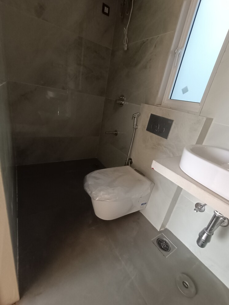 Bathroom, vile parle east 2 Bedroom 664 Sq.Ft. Apartment In Vile Parle East Mumbai 8443806