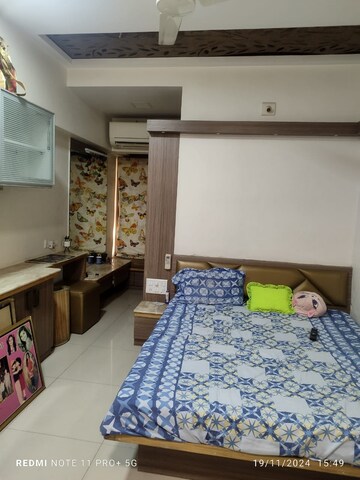 Bedroom in 3 BHK Apartment at Ambawadi – for Rent