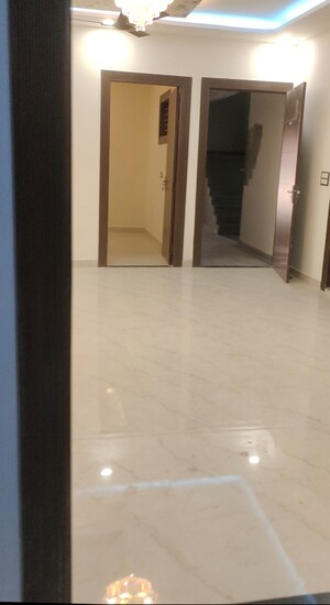 Room in 3 BHK Builder Floor at Shantideep Extension I, Gt Road – for Sale