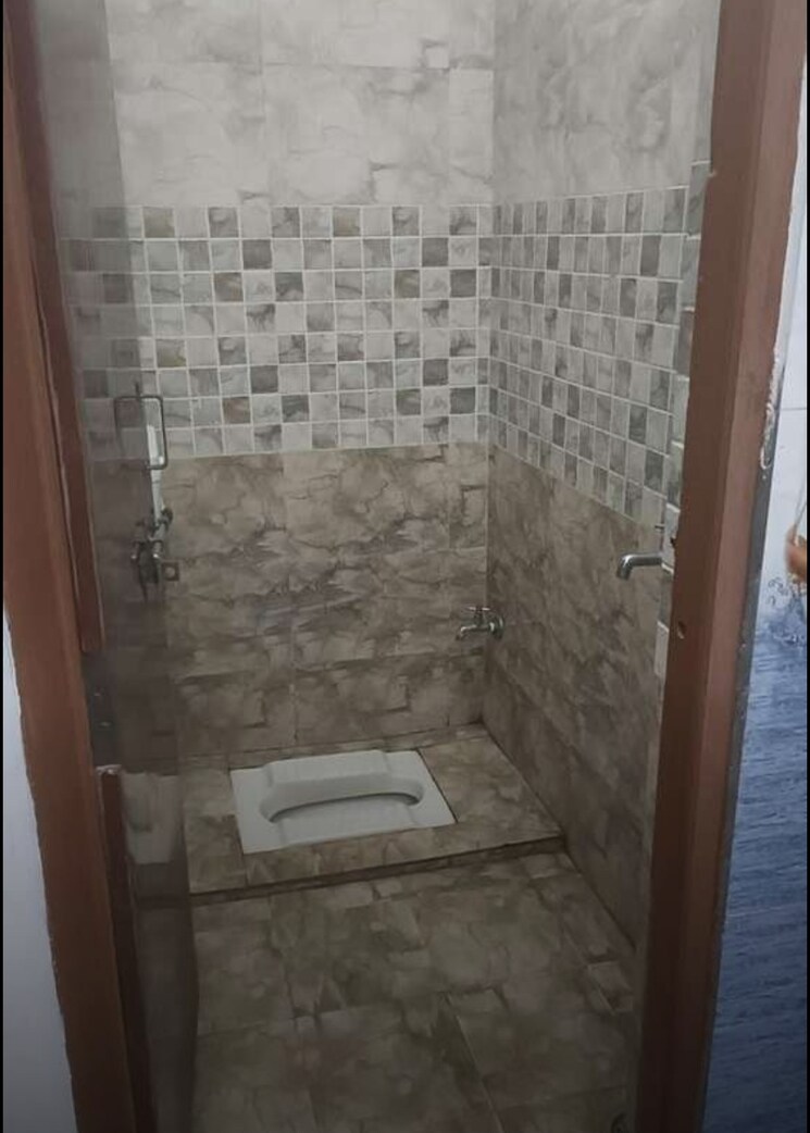 Bathroom, aliganj 6 Bedroom 700 Sq.Ft. Builder Floor In Aliganj Lucknow 8443904