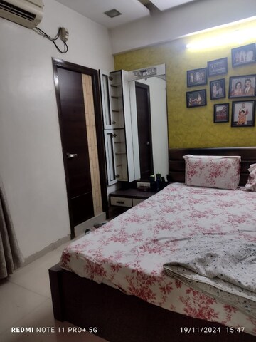 Bedroom in 3 BHK Apartment at Ambawadi – for Rent