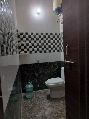 Bathroom in 1 BHK Builder Floor at Sector 47 – for Rent