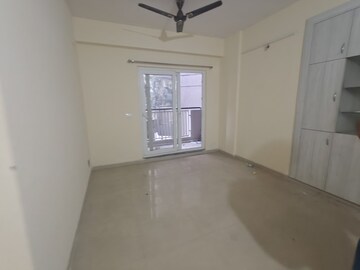 Room in 4 BHK Apartment at Kbnows Apartment, Sector 16 Greater Noida – for Rent