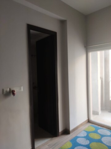 Room in 2.5 BHK Apartment at Hawelia Valenova Park, Amrapali Dream Valley – for Rent