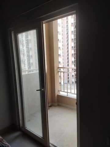 Building Lobby in 2.5 BHK Apartment at Hawelia Valenova Park, Amrapali Dream Valley – for Rent