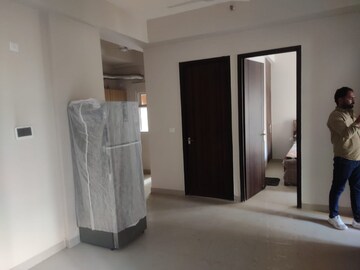 Room in 2.5 BHK Apartment at Hawelia Valenova Park, Amrapali Dream Valley – for Rent