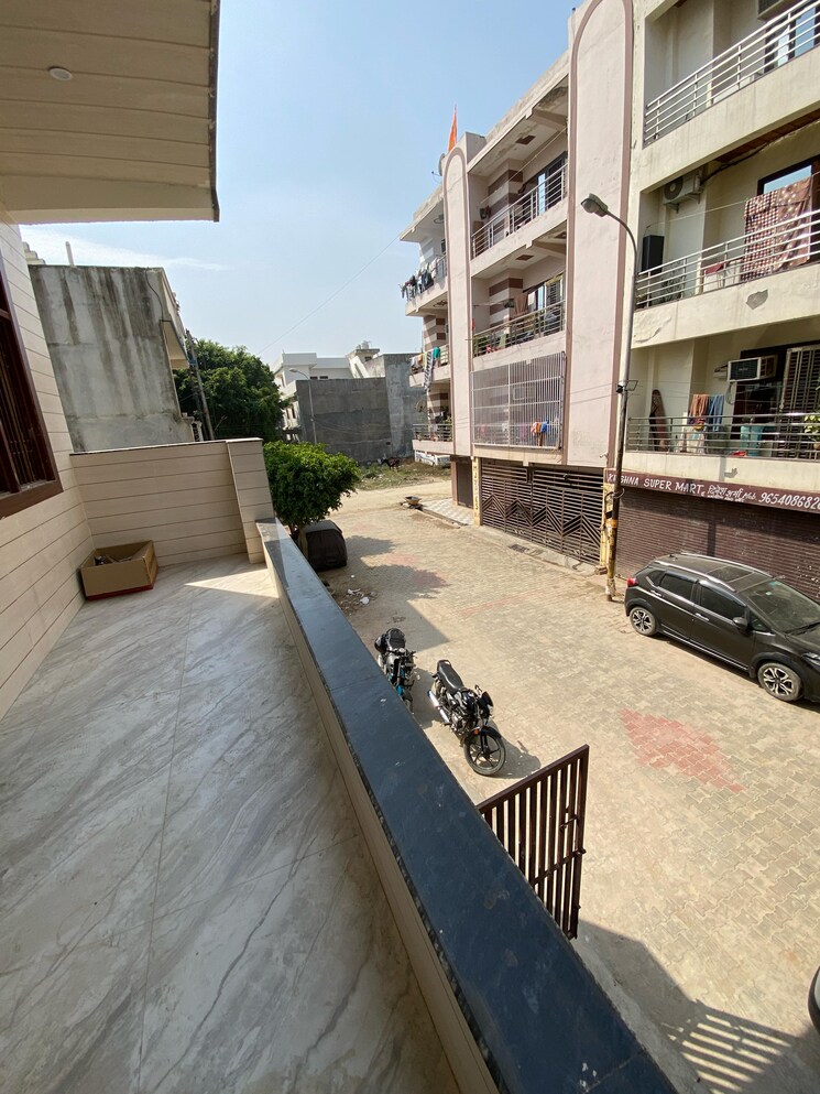 Balcony, new-friends-colony 4 Bedroom 80 Sq.Yd. Villa In Sanjay Nagar Ghaziabad 8444024